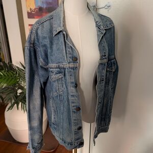 🍒 𝑷𝑹𝑰𝑪𝑬 ↓ Levi's Blue Denim Jean Jacket